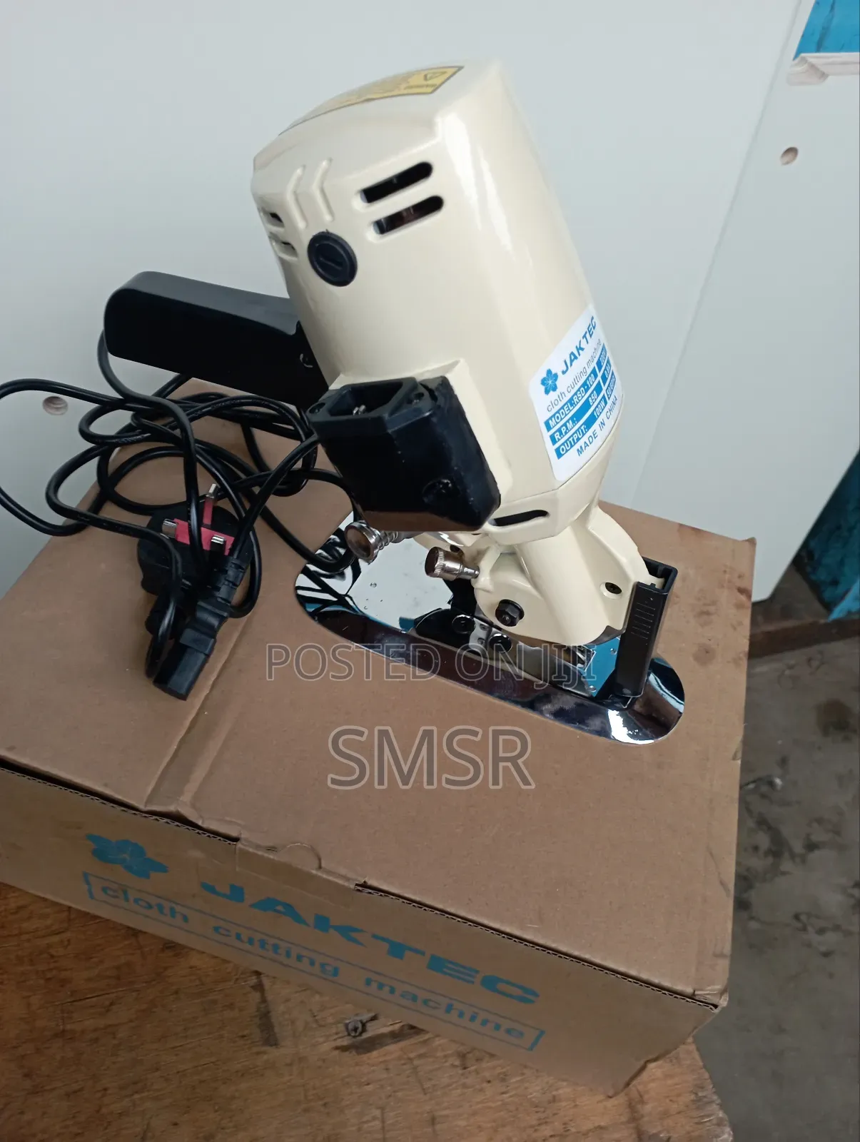 Round Knife Cloth Cutting Machine