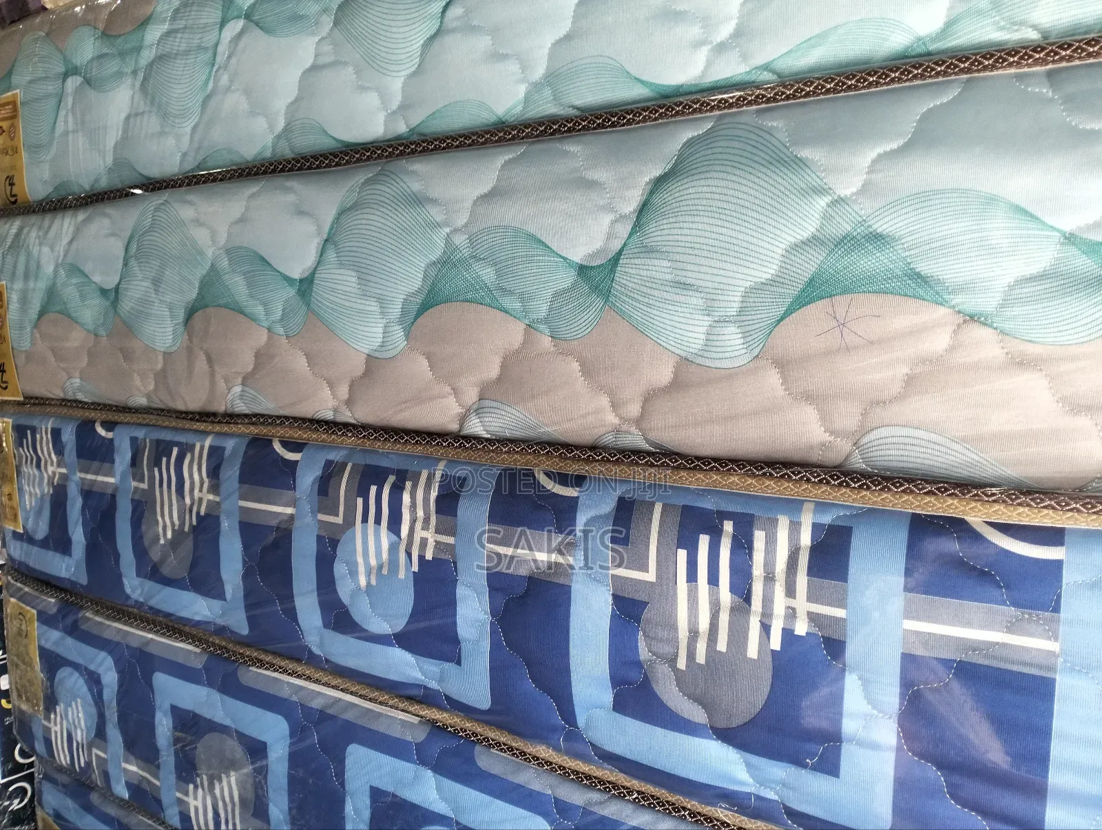Mazuri? 5 X 6, 8 Inch High Density Quilted Mattresses