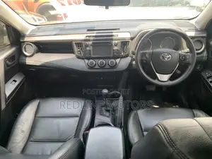 Toyota RAV4 LE FWD (2.5L 4cyl 6A) 2017 Gray