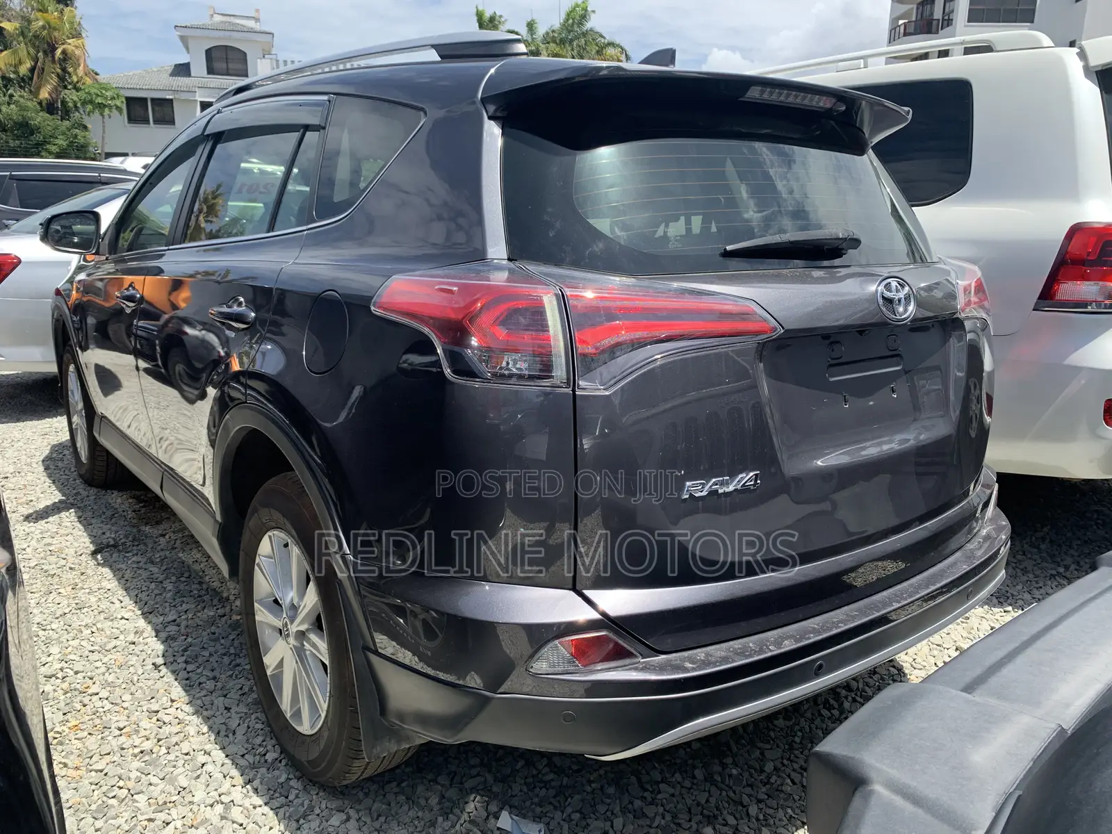 Toyota RAV4 LE FWD (2.5L 4cyl 6A) 2017 Gray
