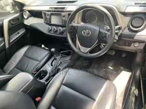 Toyota RAV4 LE FWD (2.5L 4cyl 6A) 2017 Gray