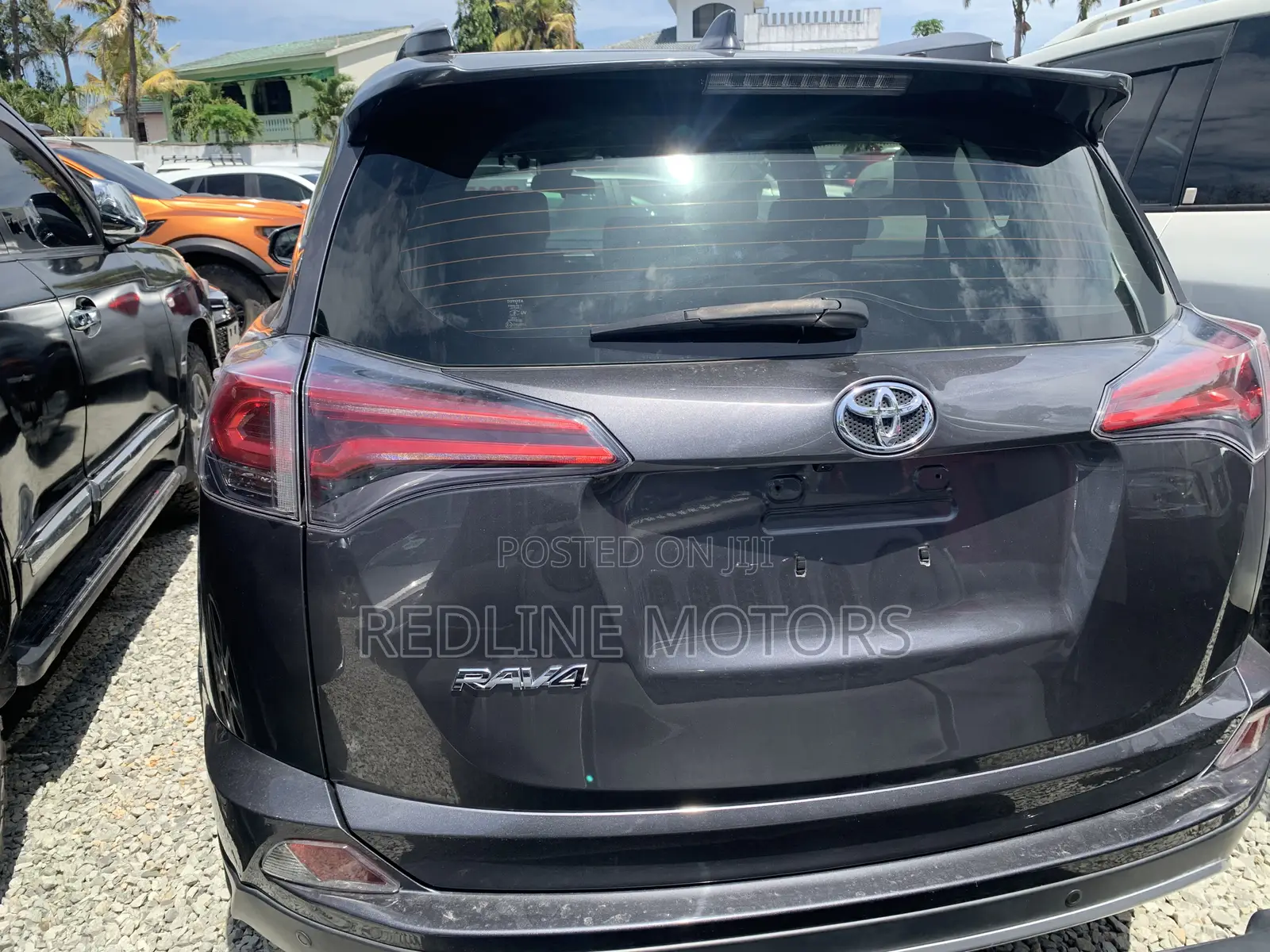 Toyota RAV4 LE FWD (2.5L 4cyl 6A) 2017 Gray