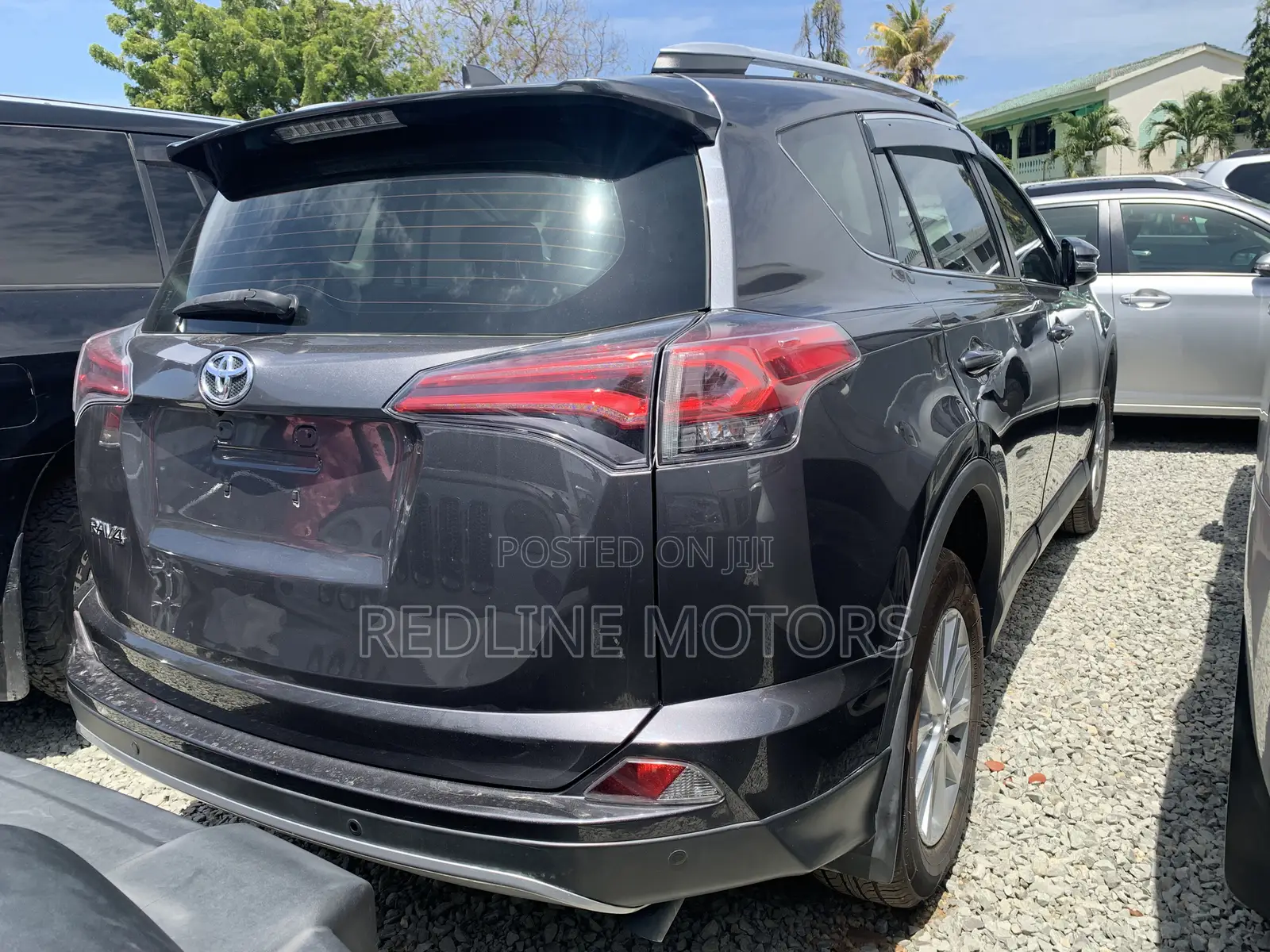 Toyota RAV4 LE FWD (2.5L 4cyl 6A) 2017 Gray
