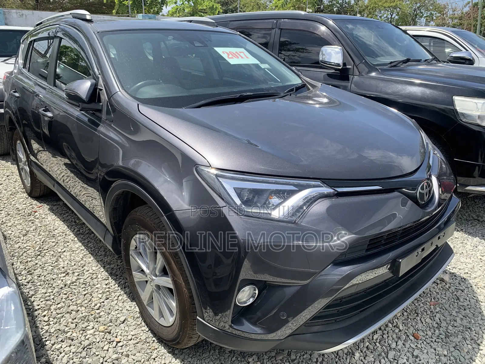 Toyota RAV4 LE FWD (2.5L 4cyl 6A) 2017 Gray