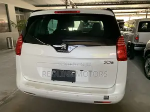 Peugeot 5008 1.2 PureTech Active 2016 White