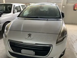 Peugeot 5008 1.2 PureTech Active 2016 Pearl