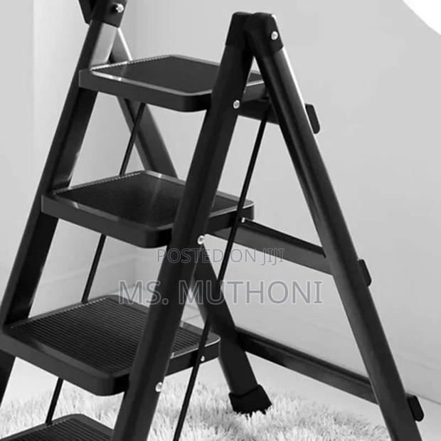 4-Step Foldable Ladder - thumbnail 3