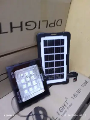 Durable 100w Solar Lights and Panels.