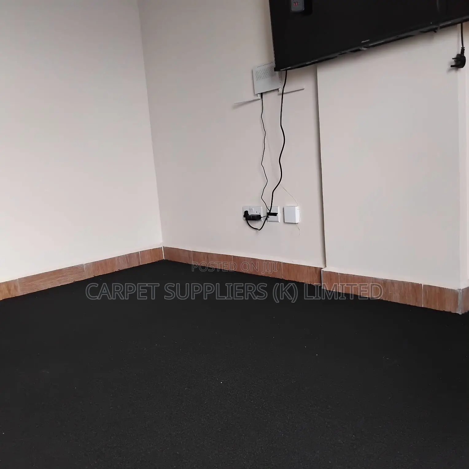 Black Wall to Wall2