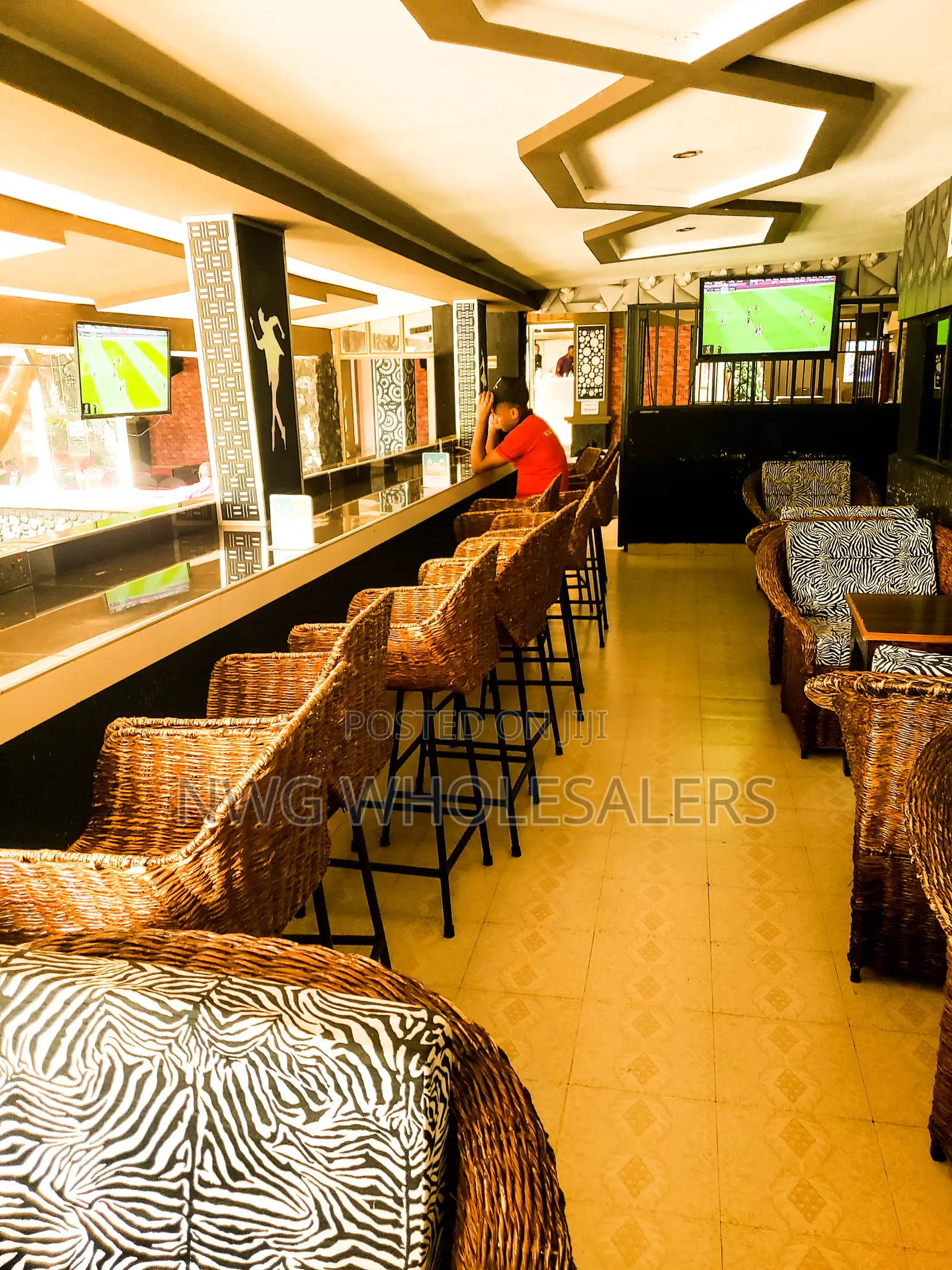 Club/Restaurant