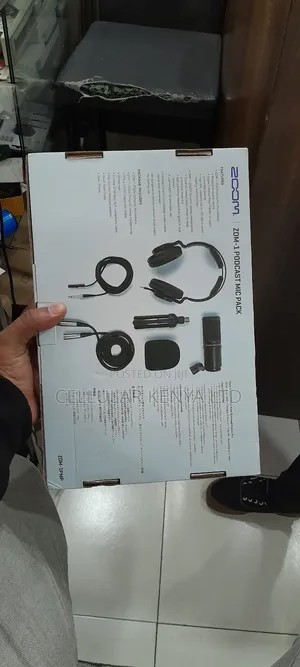 Zoom ZDM-1 Podcast Mic Pack With Headphones