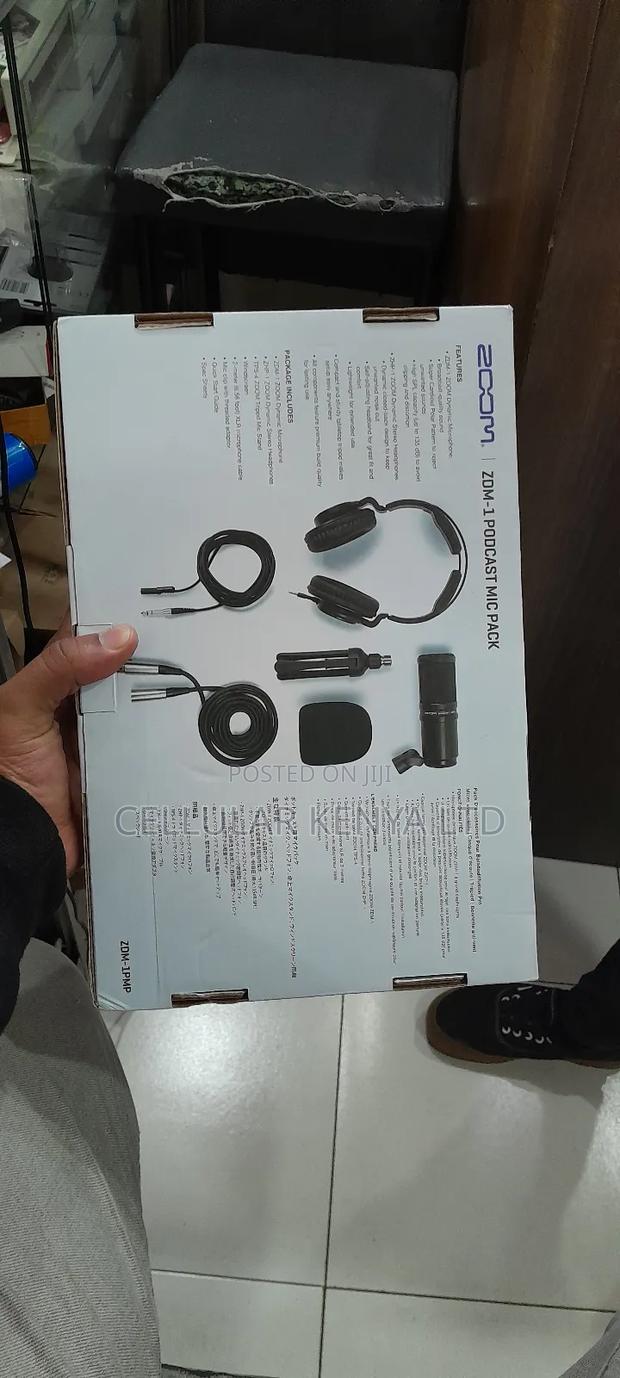 Zoom ZDM-1 Podcast Mic Pack With Headphones - thumbnail 2