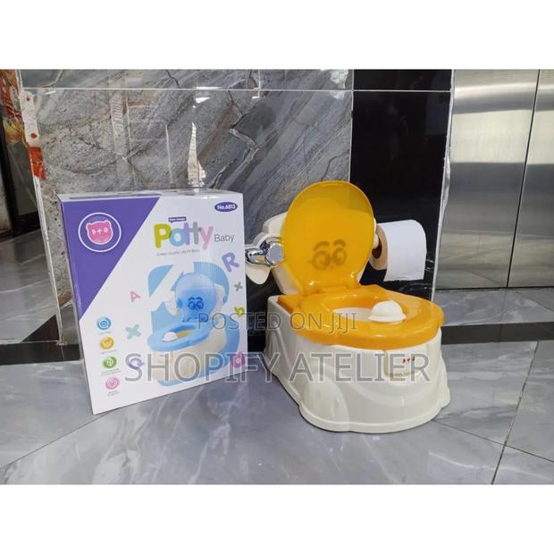 Baby Potty With Tissue Handle - main view