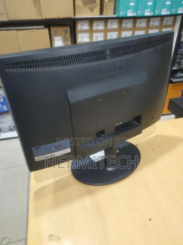 19 Stretch Computer Monitor - thumbnail 4