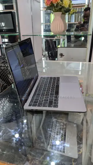 Laptop Apple MacBook 2017 16GB Intel Core I7 SSD 1T