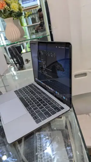 Laptop Apple MacBook 2017 16GB Intel Core I7 SSD 1T