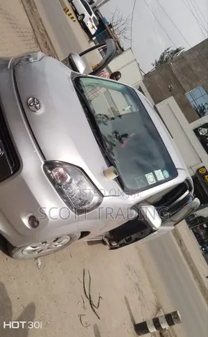 Toyota Spade 2015 Windshield