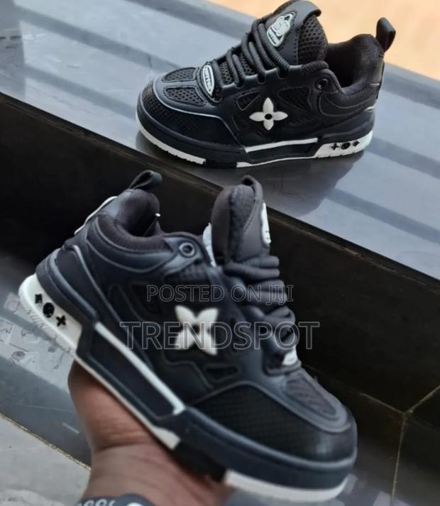 Lv Trainer White !! Kids 30____35 at Ksh2500