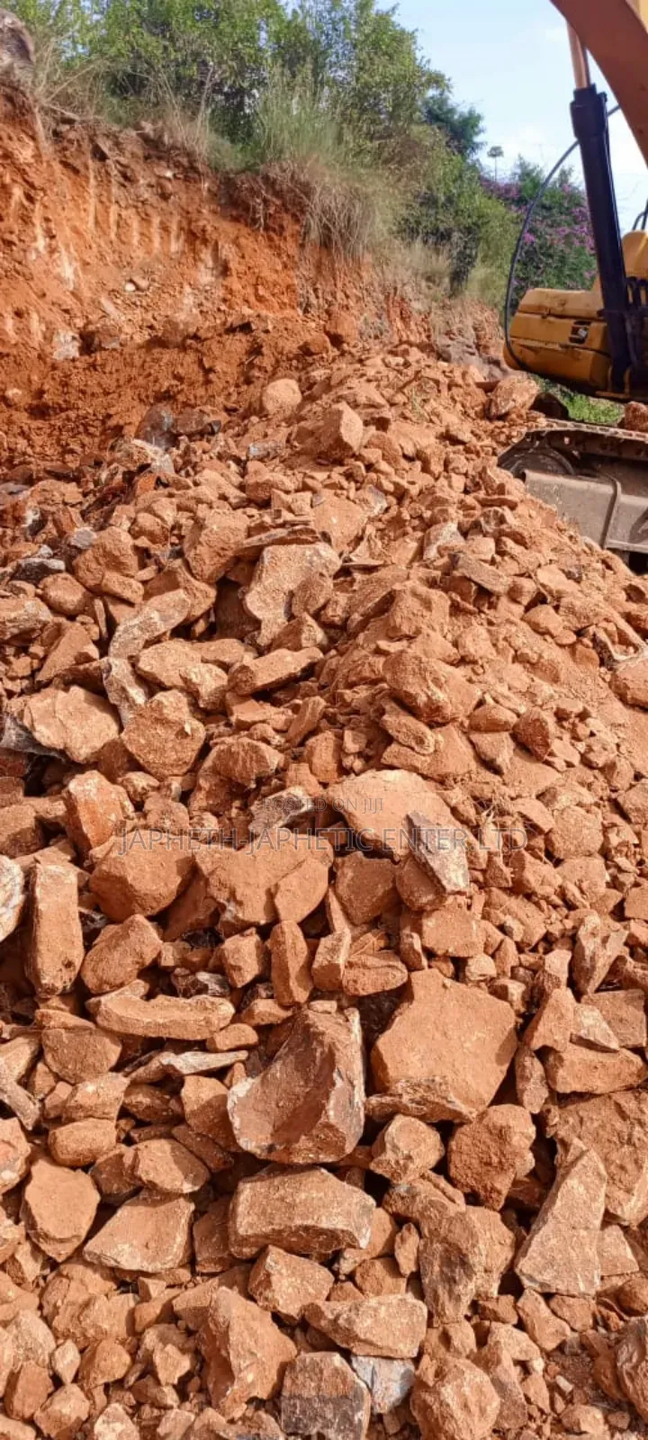 McHongo/Backfilling Materials for Roads Houses