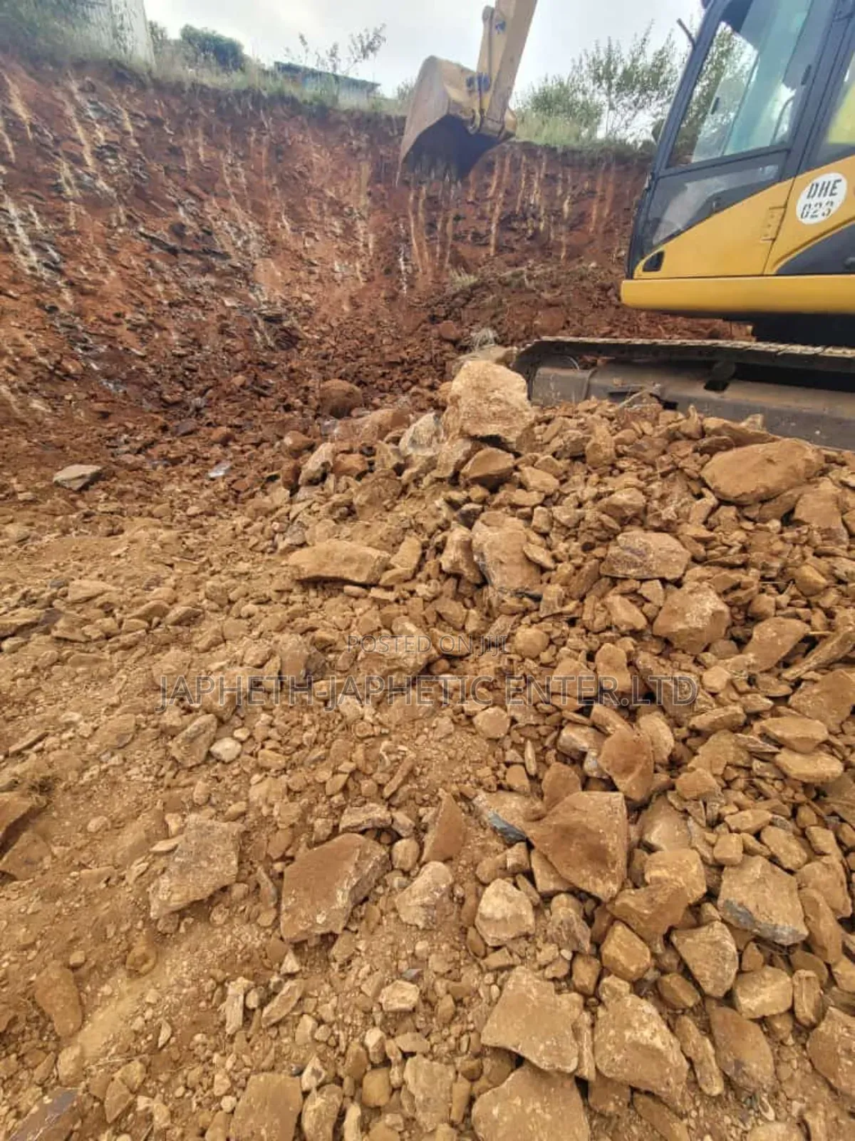 McHongo/Backfilling Materials for Roads Houses