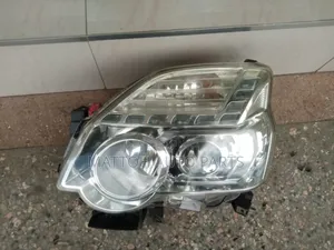 Headlight Nissan Nt31