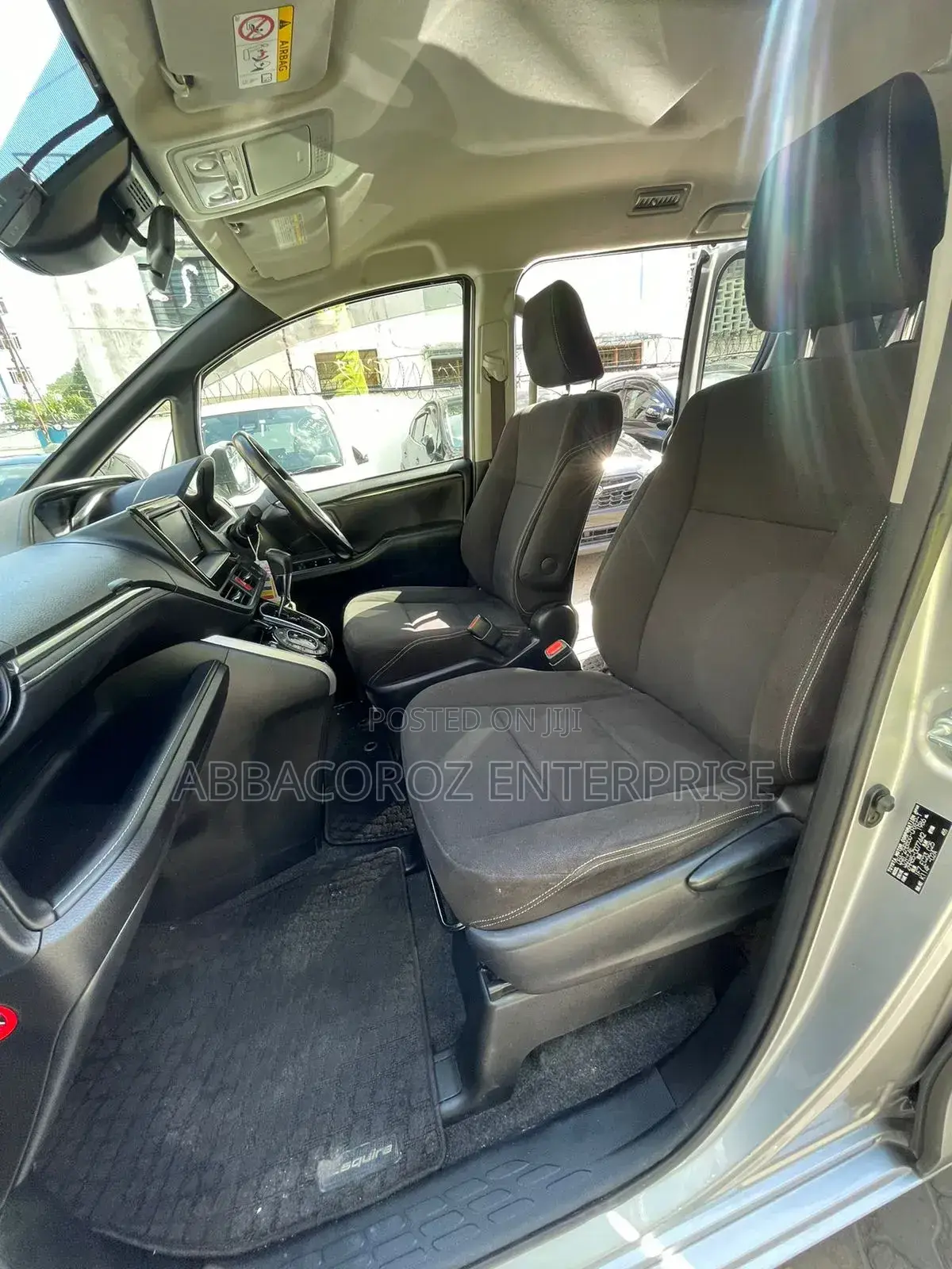Toyota Esquire 2.0 AWD (8 seater) 2017 Silver