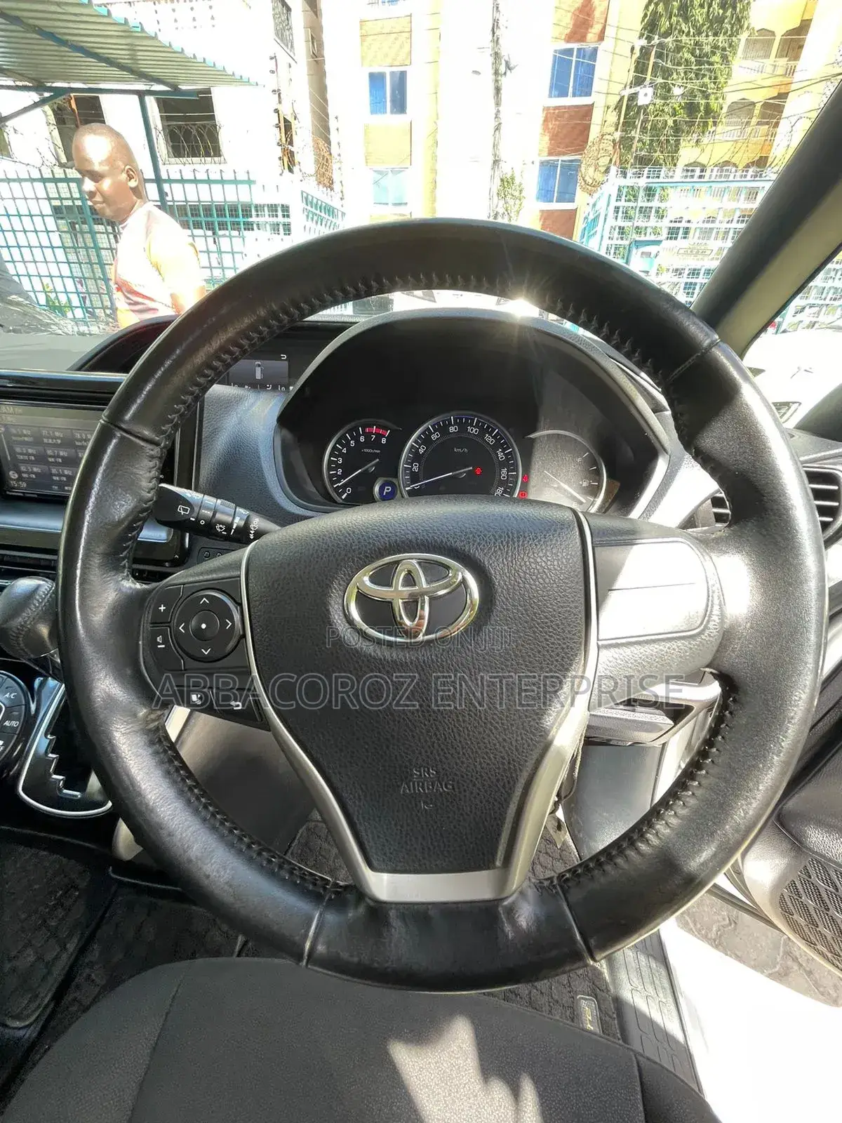 Toyota Esquire 2.0 AWD (8 seater) 2017 Silver
