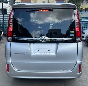 Toyota Esquire 2.0 AWD (8 seater) 2017 Silver