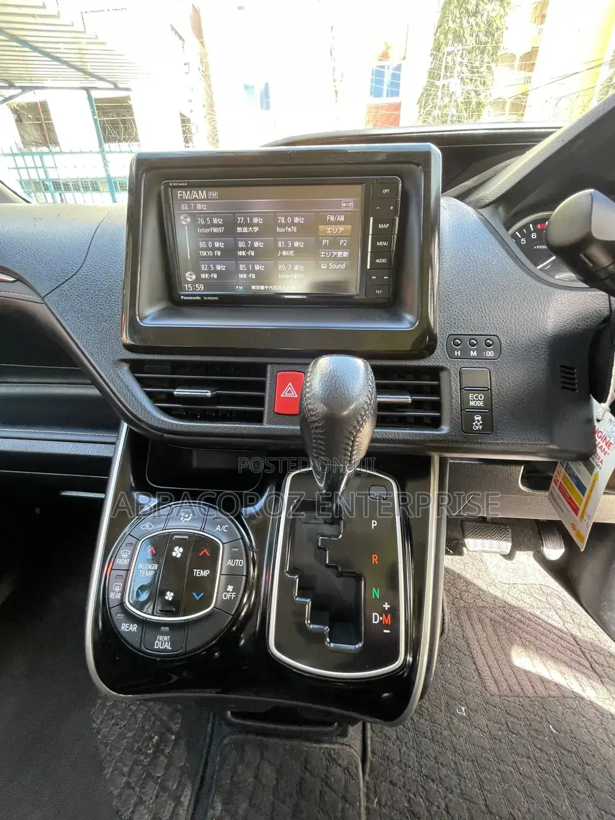 Toyota Esquire 2.0 AWD (8 seater) 2017 Silver