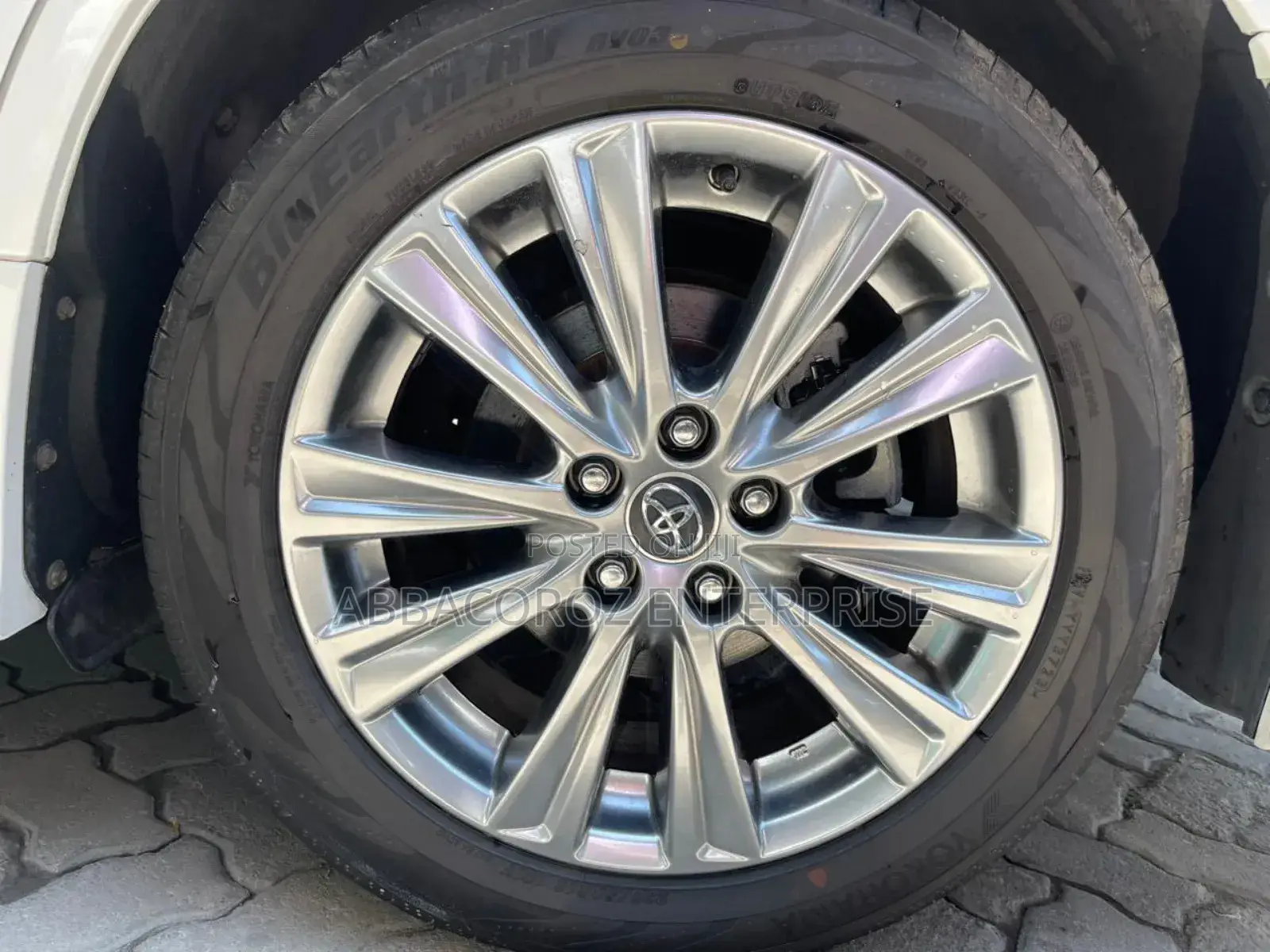 Toyota Esquire 2.0 AWD (8 seater) 2017 Silver
