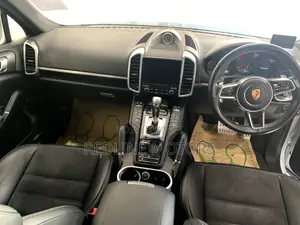 Porsche Cayenne Base AWD 2018 Pearl