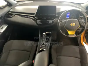 Toyota C-HR 2017 Yellow