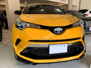 Toyota C-HR 2017 Yellow