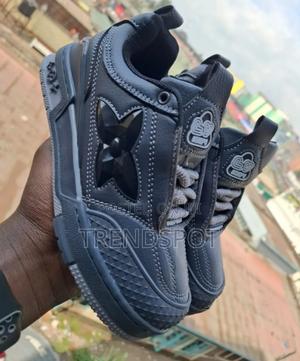 Lv Trainer White !! Kids 30____35 at at Ksh2500 - thumbnail 2