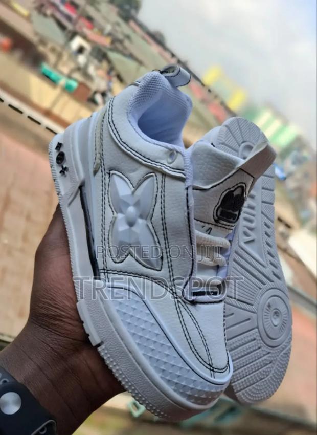 Lv Trainer White ! - main view