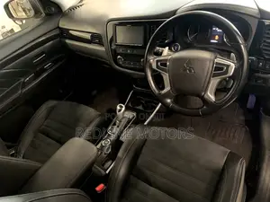 Mitsubishi Outlander 2.0 PHEV AWD 2016 Matt Black