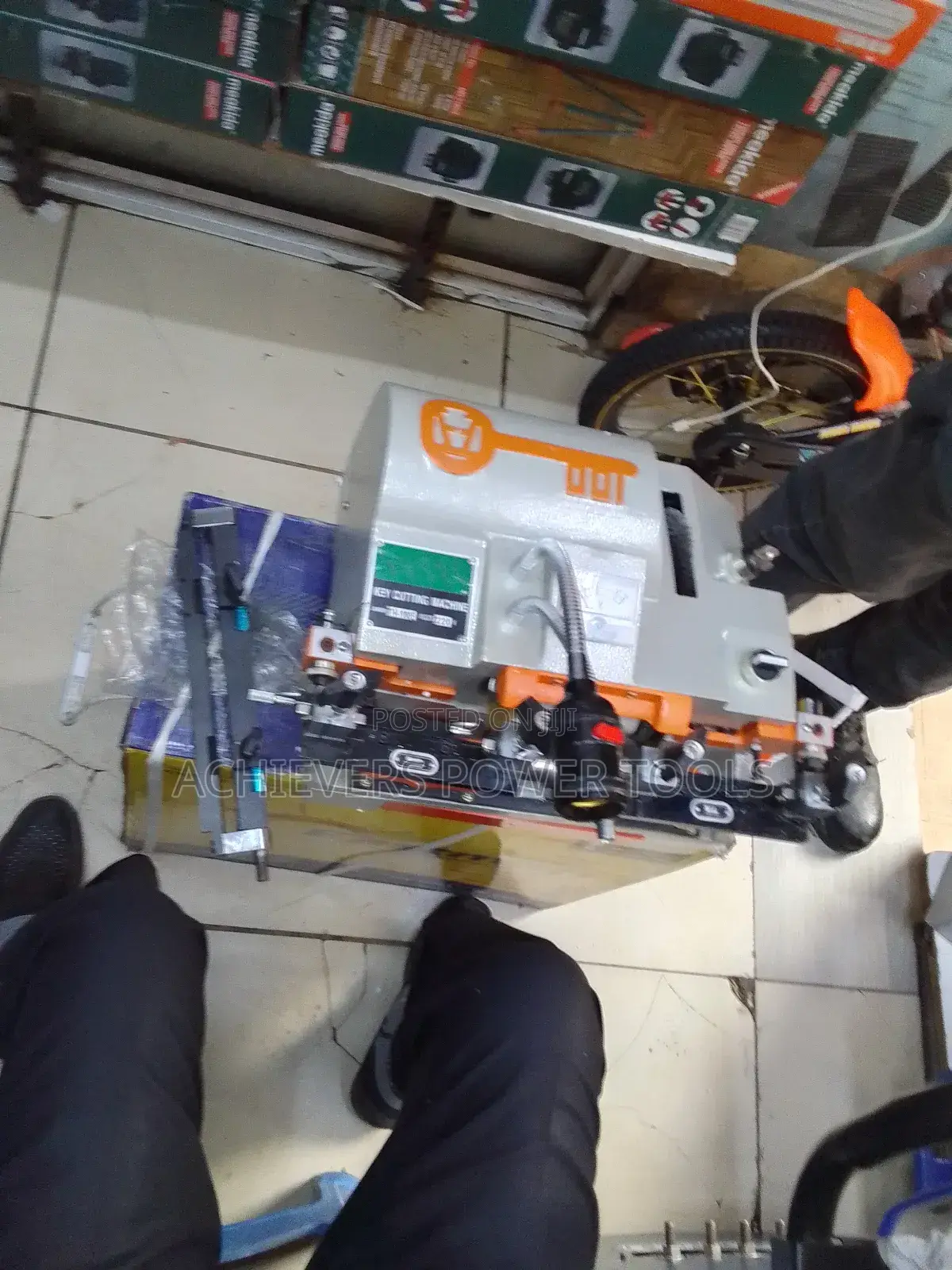 Key Duplicating Machine/Key Cutting Machine