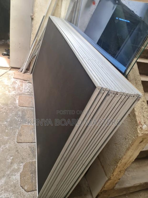 Wall-Mounted Blackboards_black Boards - main view