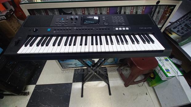 PSR 473 Yamaha Keyboard Plus Keyboard Stand - main view