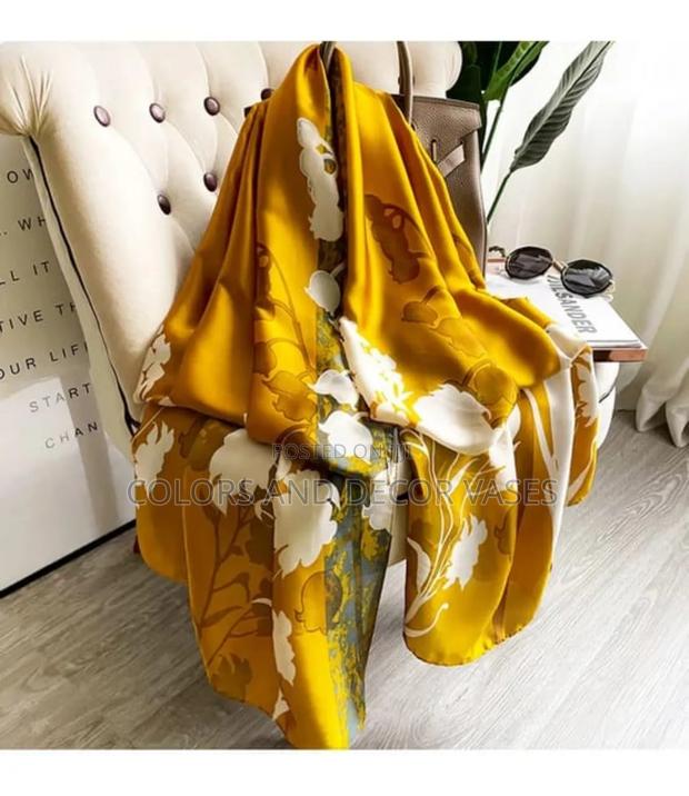 Big Beautiful Scarfs in Stock - thumbnail 2