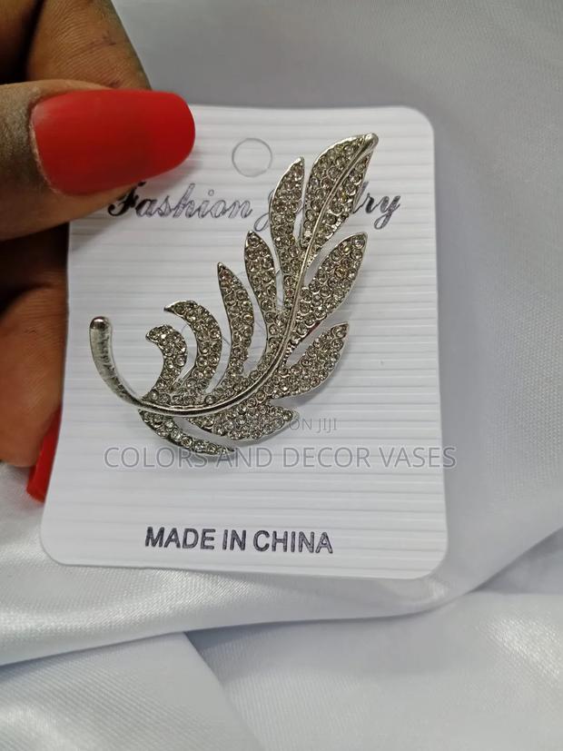 Classy Brooches Offer Price - main view