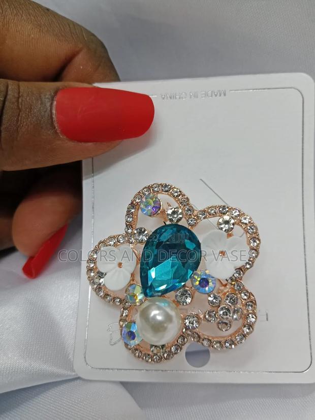 Classy Brooches Offer Price - thumbnail 3