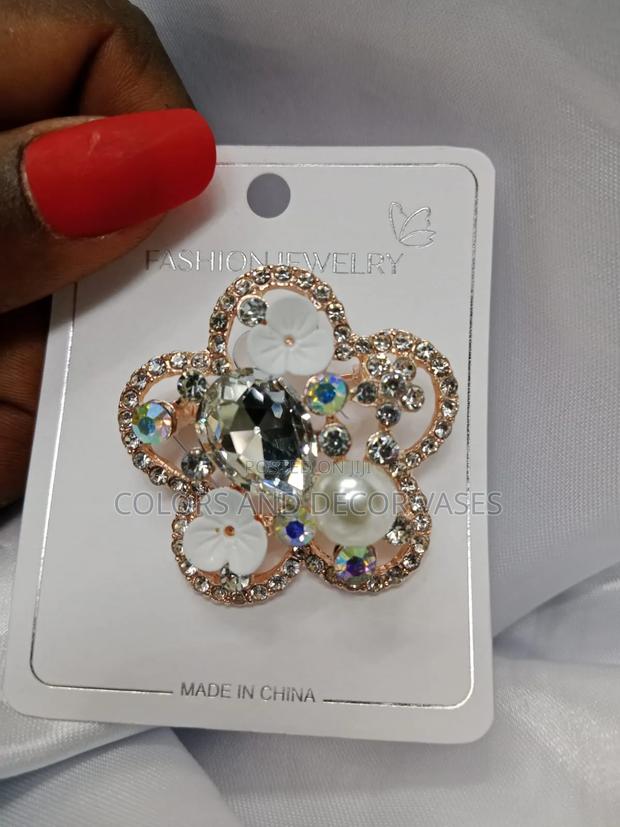 Brooches Flowered in Stock