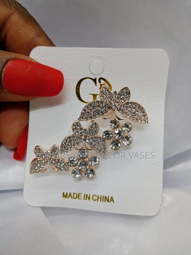 Beautiful Pieces Brooches - thumbnail 3