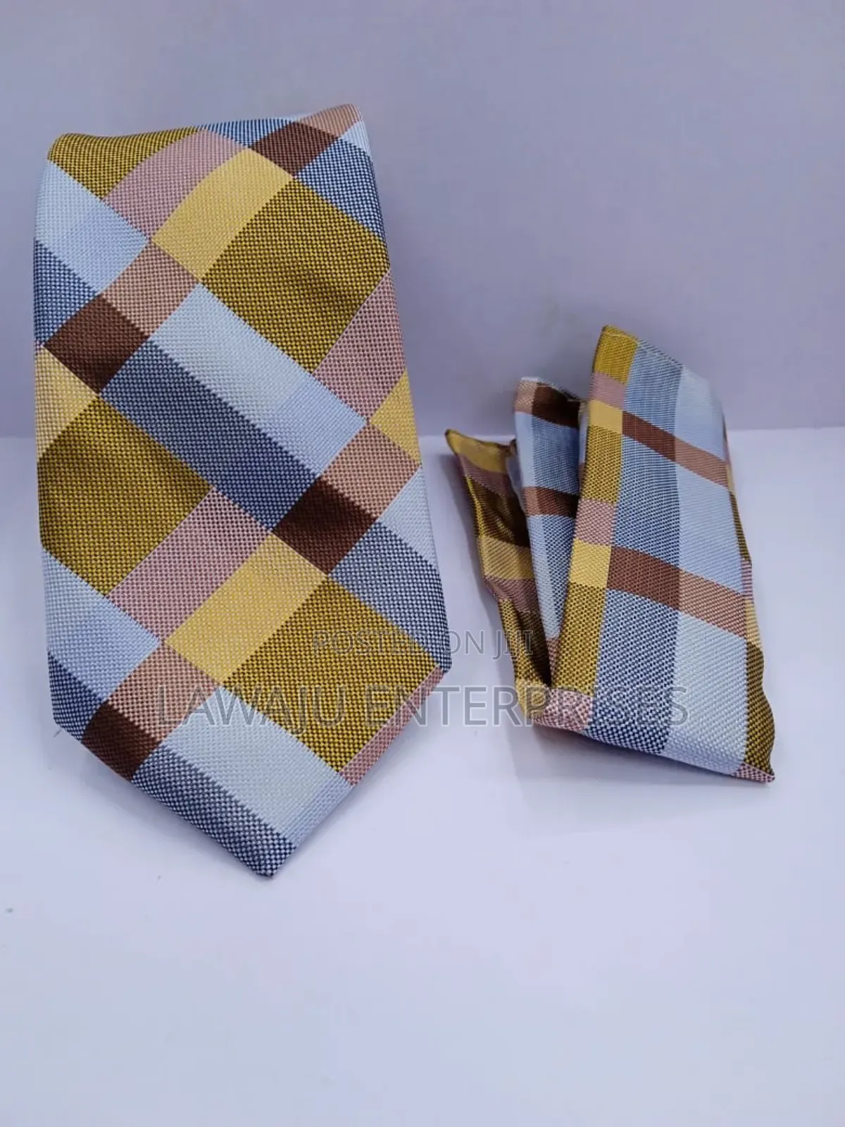 Striped Silk Men's Tie With Pocket Square