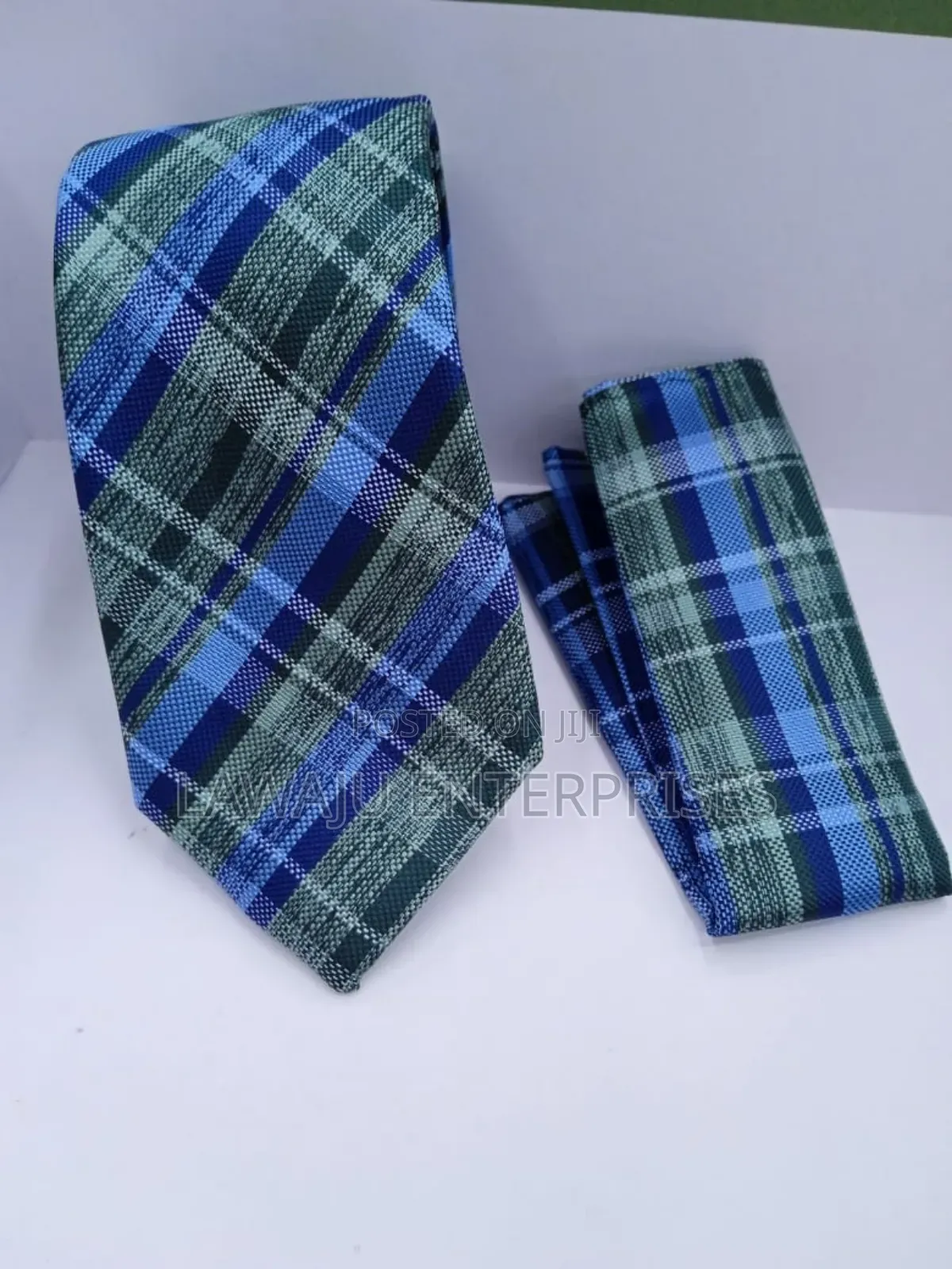 Striped Silk Men's Tie With Pocket Square