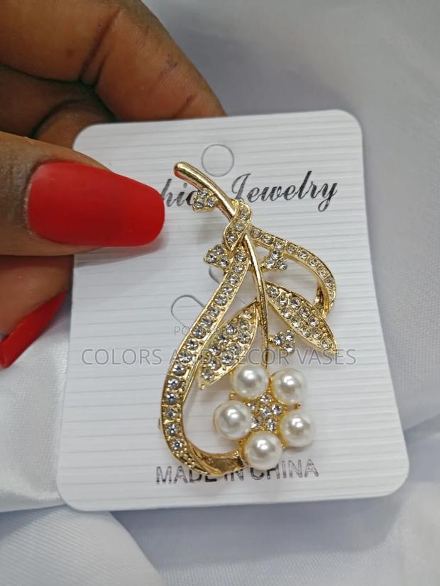 Designer Brooches in Stock - thumbnail 4