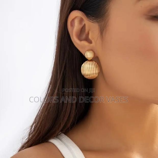 Small Piece Gold Earrings - thumbnail 3