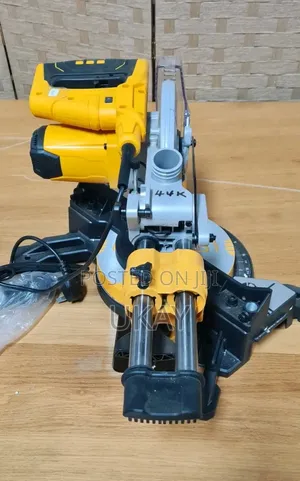 JCB Crosscut and Mitre Saw.