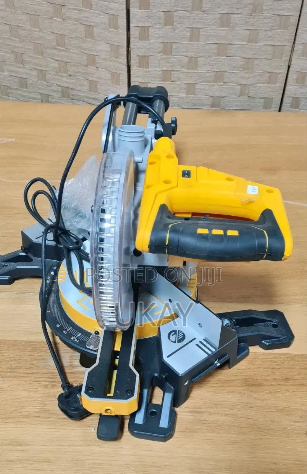 JCB Crosscut and Mitre Saw.